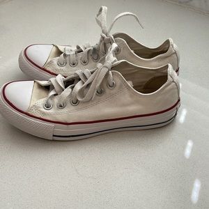 White women Converse